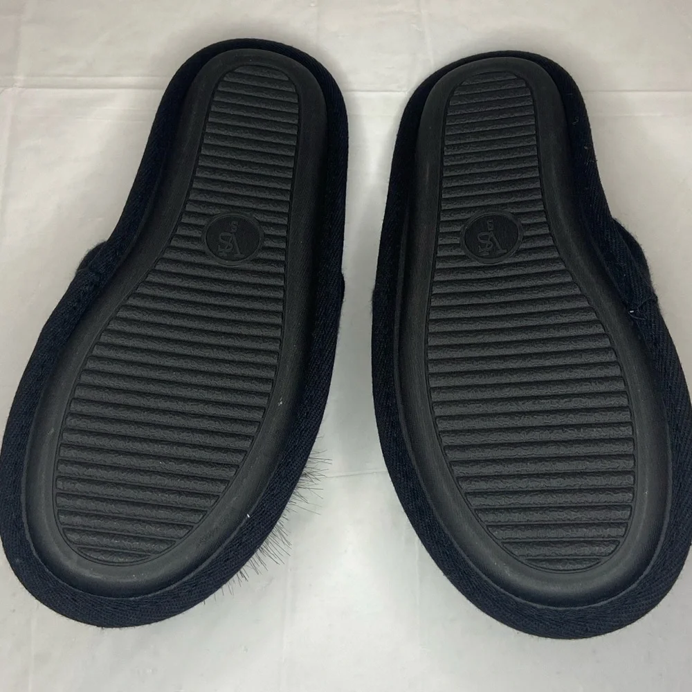 Victoria's Secret Sleep Pom-Pom Pretty Slippers Black Small (5/6) NWOT - Picture 5 of 10